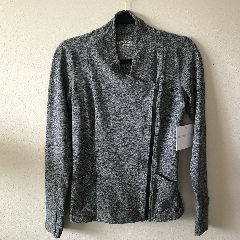 Beyond Yoga NWT Gray Spacedyed Asymmetrical Zipper Small